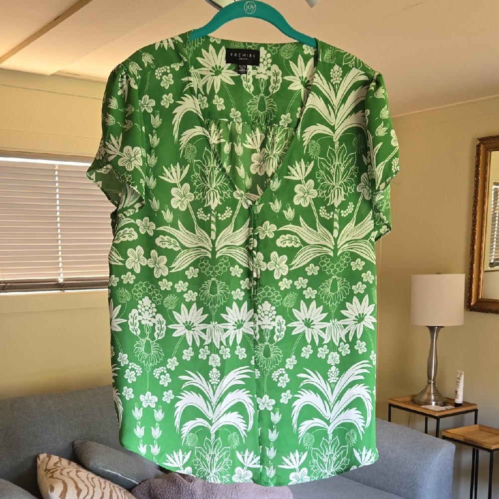 Premise Green and White Floral Top